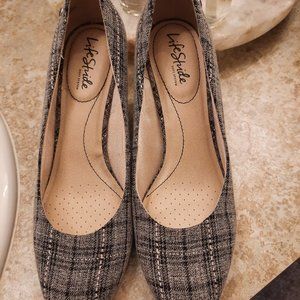 Life stride pumps size 9